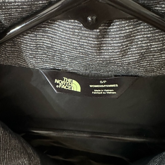 Northface quilted vest size small. Never worn! Like new! - Picture 2 of 3